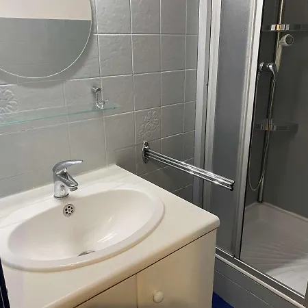 Climatise, A 2 Pas, 4 Couchages, Parking Prive - Fr-1-250-193 * Le Grau-du-Roi